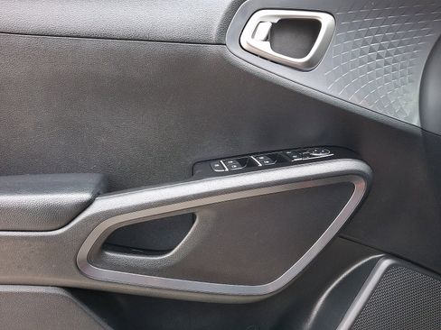 Used 2021 Kia Soul S image 12