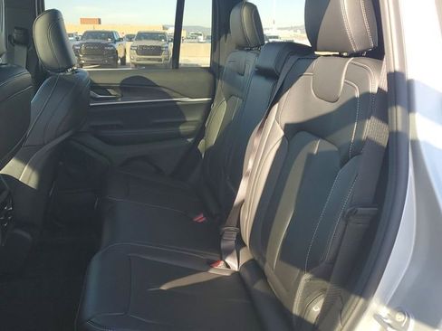 New 2025 Jeep Grand Cherokee Limited image 15