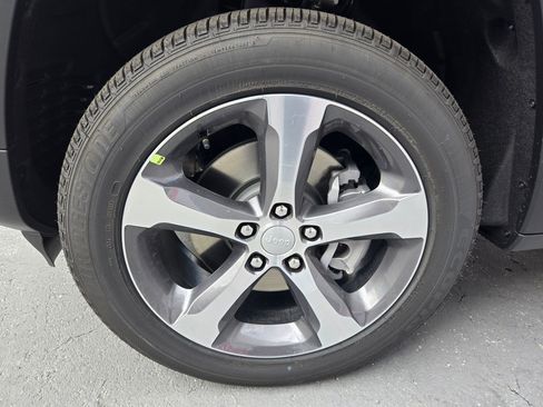 New 2025 Jeep Grand Cherokee L Limited w/ Luxury Tech Group II image 28