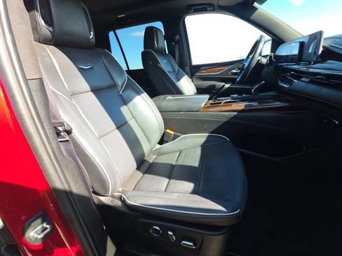 Used 2023 Cadillac Escalade Premium Luxury image 8