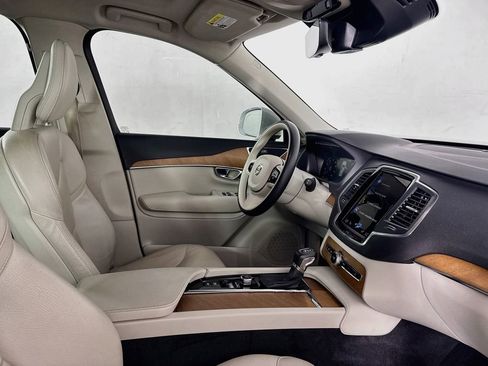 Used 2021 Volvo XC90 T6 Momentum w/ Climate Package AWD/4WD image 31