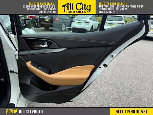 Used 2016 Nissan Maxima SR w/ Interior Lighting Package FWD image 12