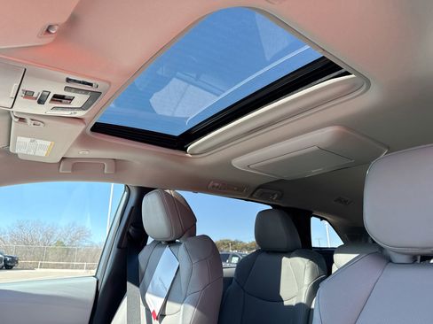 Certified 2026 Toyota Sienna XLE image 16