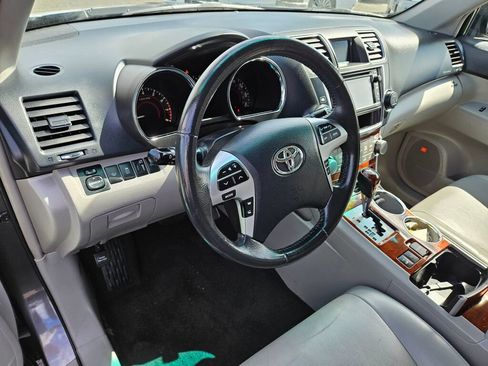 Used 2013 Toyota Highlander Limited AWD/4WD image 16