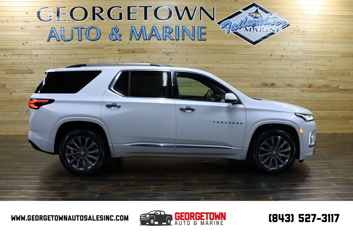 Used 2023 Chevrolet Traverse Premier FWD image 1
