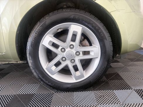 Used 2011 Kia Soul + w/ Audio Pkg FWD image 25