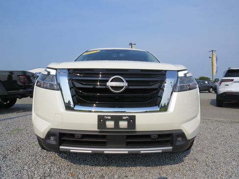 Used 2023 Nissan Pathfinder SL AWD/4WD image 4