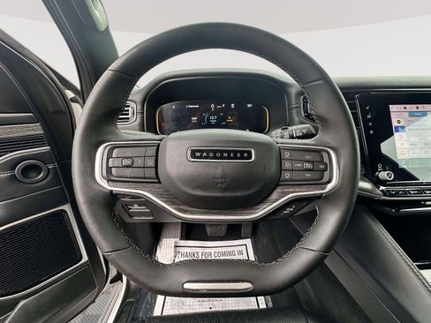 Used 2023 Jeep Wagoneer L Series III w/ Premium Group I image 16