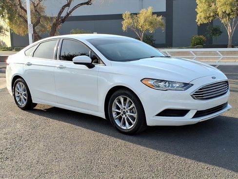 Certified 2017 Ford Fusion SE image 6
