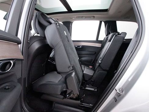 Certified 2025 Volvo XC90 B6 Plus image 21