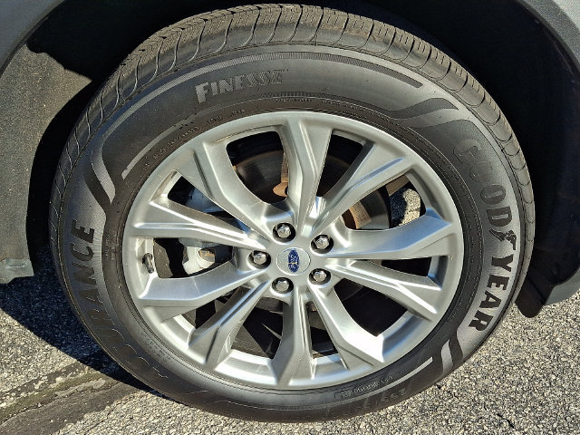 Used 2023 Ford Explorer XLT w/ Equipment Group 202A AWD/4WD image 9