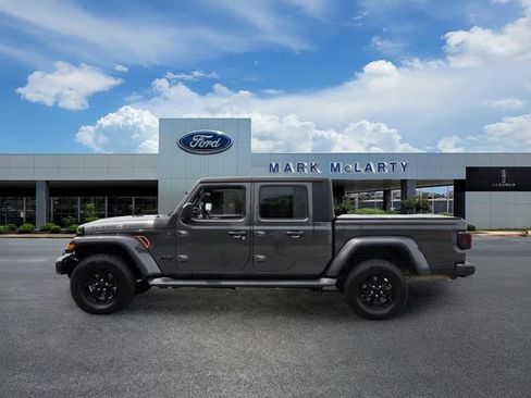 Used 2023 Jeep Gladiator Sport AWD/4WD image 2
