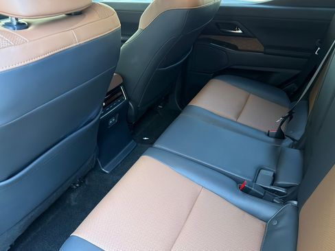 Certified 2025 Lexus GX 550 w/ Accessory Package (Z1) AWD/4WD image 15