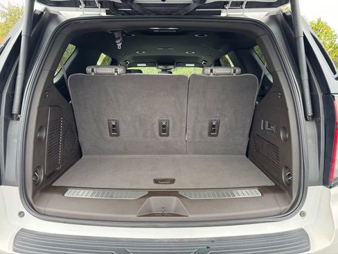 Used 2024 Chevrolet Tahoe Z71 w/ Luxury Package image 9