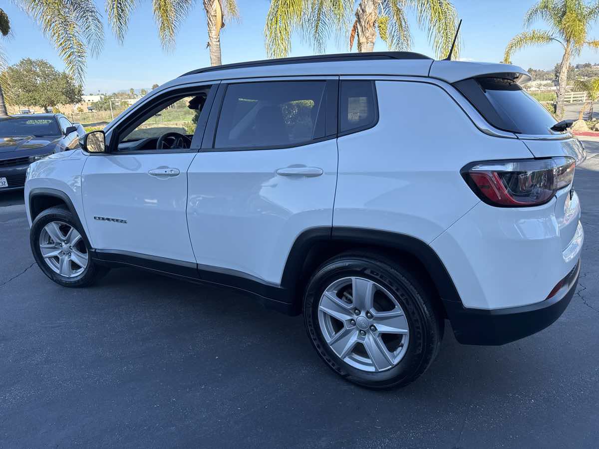 Used 2022 Jeep Compass Latitude FWD image 5