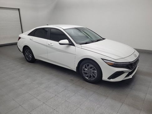 Used 2024 Hyundai Elantra SEL FWD image 11