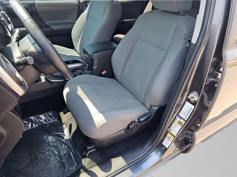 Used 2018 Toyota Tacoma SR5 RWD image 6