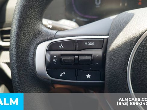 Used 2025 Kia Sportage LX FWD image 9
