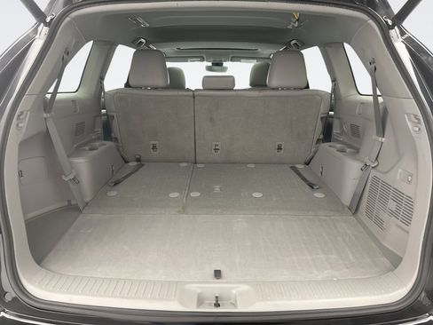 Used 2019 Toyota Highlander XLE AWD/4WD image 23