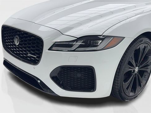 Used 2024 Jaguar XF R-Dynamic SE image 5