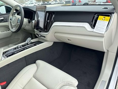 New 2026 Volvo XC60 B5 Ultra w/ Climate Package image 17