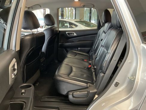 Used 2019 Nissan Pathfinder SL image 23