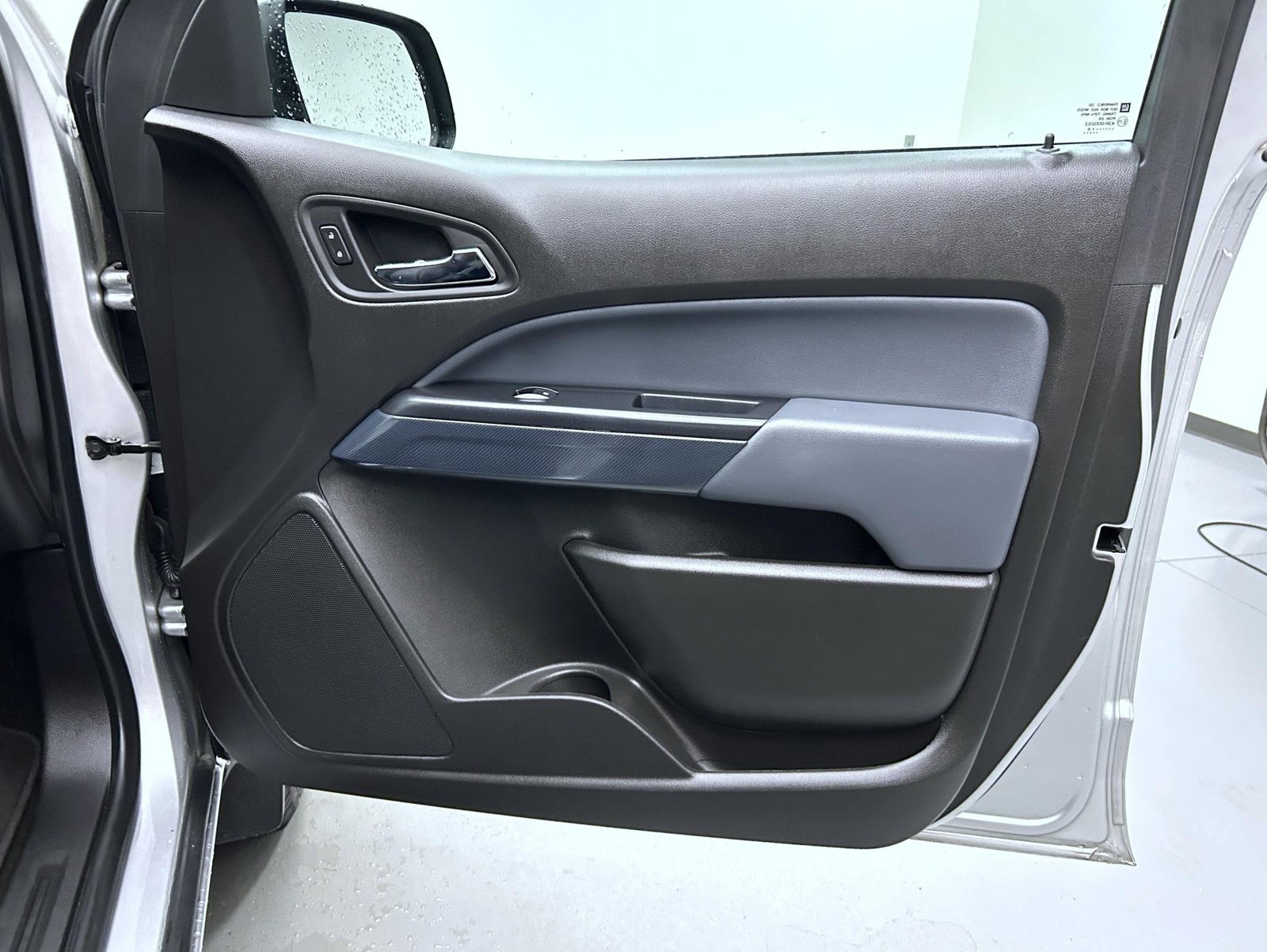 Used 2015 Chevrolet Colorado Z71 AWD/4WD image 16
