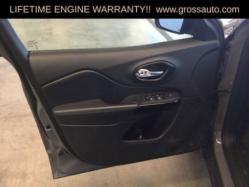 Used 2023 Jeep Cherokee Altitude Lux AWD/4WD image 19