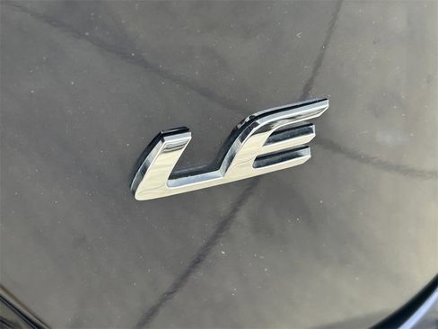 Used 2022 Toyota Corolla LE image 11