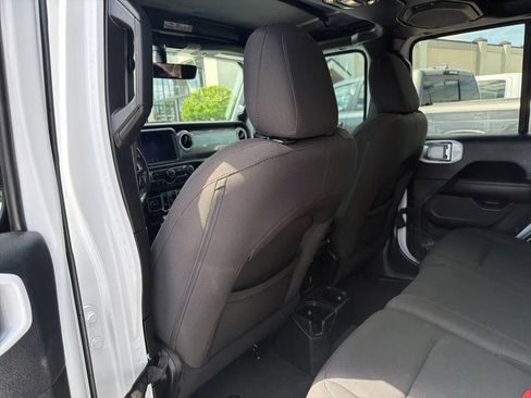 Used 2018 Jeep Wrangler Unlimited Sahara AWD/4WD image 17