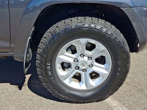 Used 2017 Toyota 4Runner SR5 AWD/4WD image 8