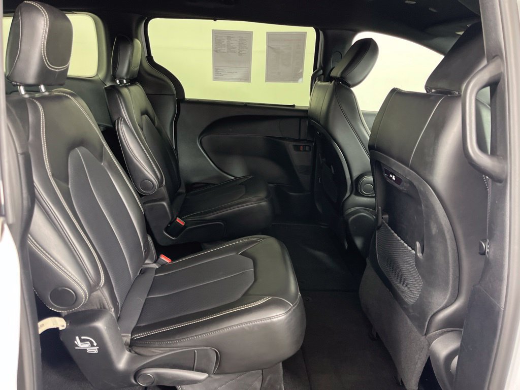 Used 2025 Chrysler Pacifica Select FWD image 4
