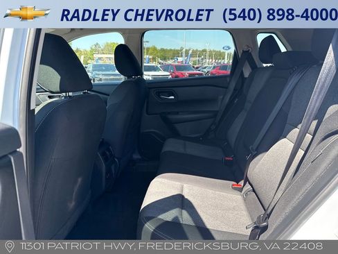 Used 2025 Nissan Rogue SV image 12