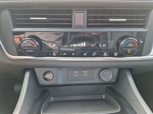 Used 2025 Nissan Rogue SV w/ SV Premium Package FWD image 24