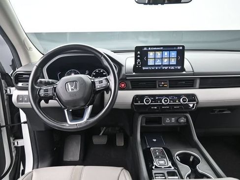 Used 2025 Honda Pilot Touring image 21