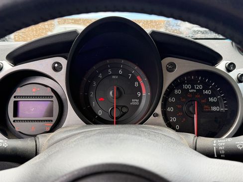 Used 2016 Nissan 370Z Coupe RWD image 7