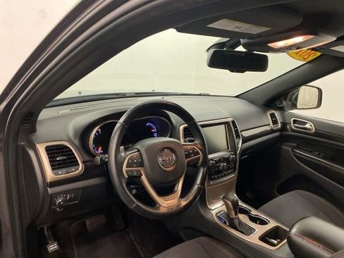 Used 2016 Jeep Grand Cherokee Laredo 75th Anniversary image 8