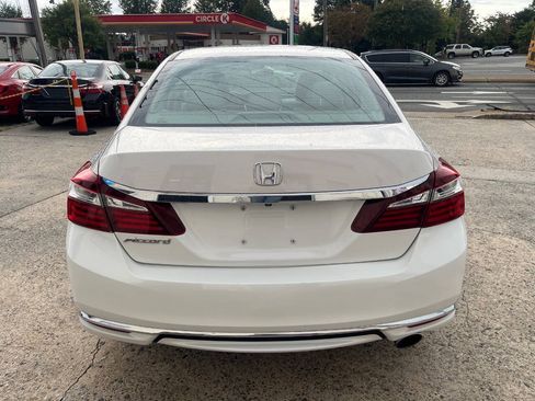Used 2017 Honda Accord LX image 5