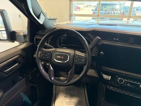 Used 2025 GMC Sierra 2500 AT4 AWD/4WD image 32