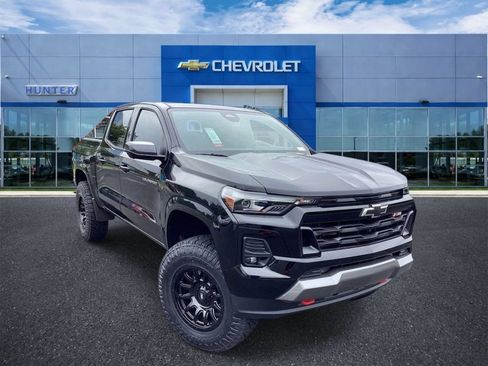 New 2025 Chevrolet Colorado Z71 w/ Technology Package AWD/4WD image 1