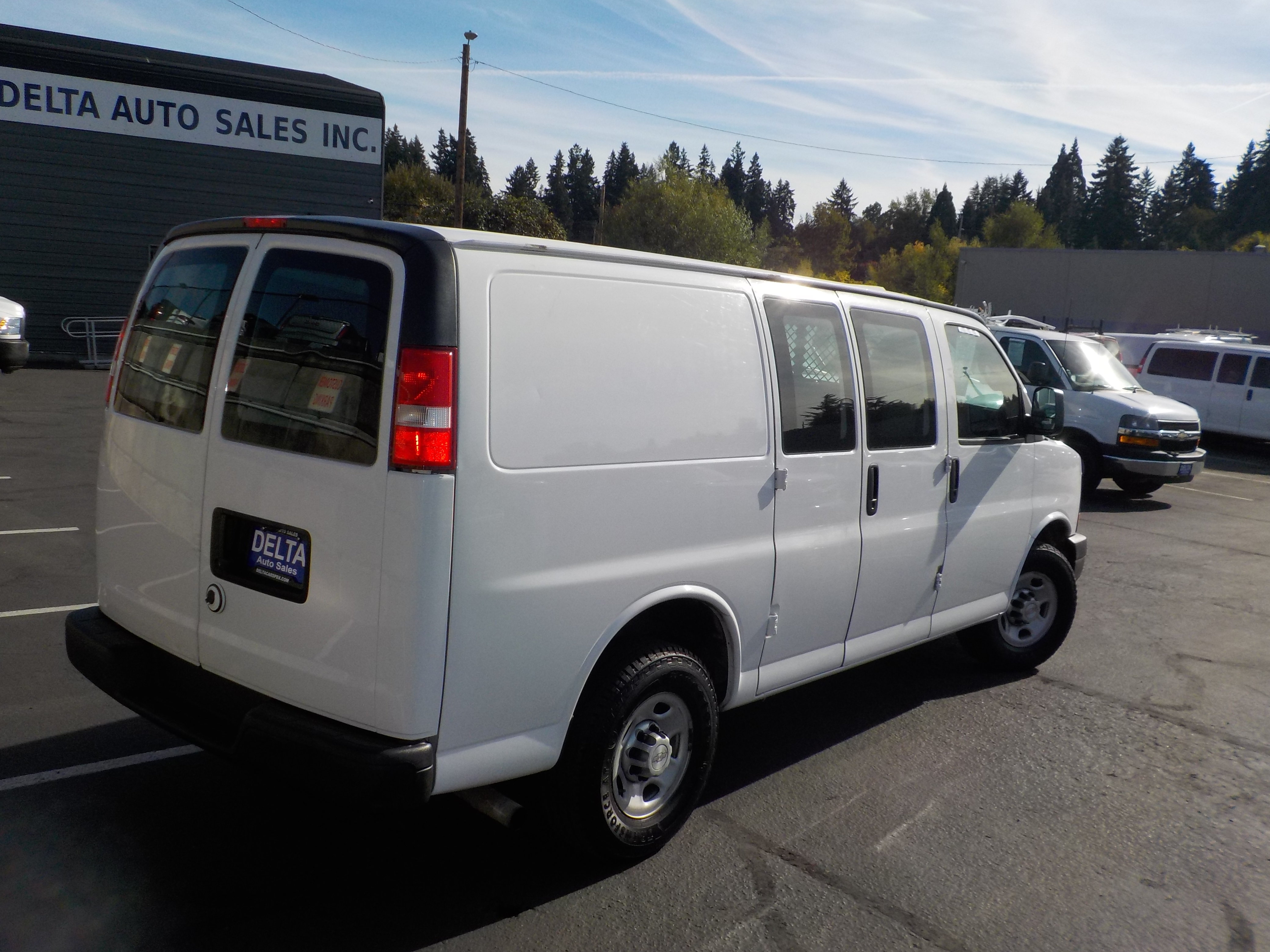 Used 2016 Chevrolet Express 2500 RWD image 8