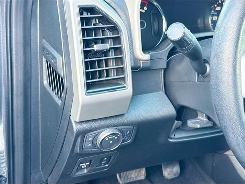 Used 2019 Ford F150 Lariat w/ Trailer Tow Package image 11