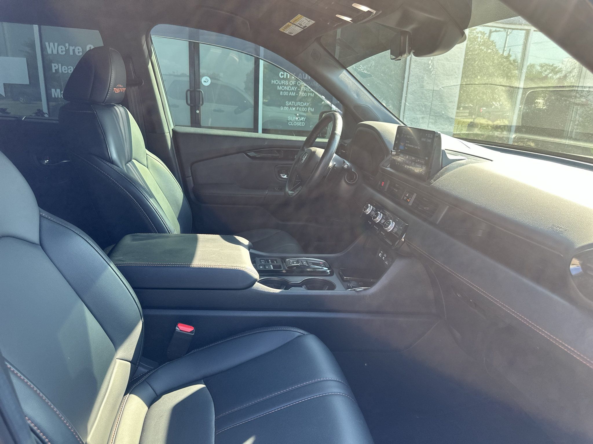 Used 2025 Honda Pilot TrailSport image 10