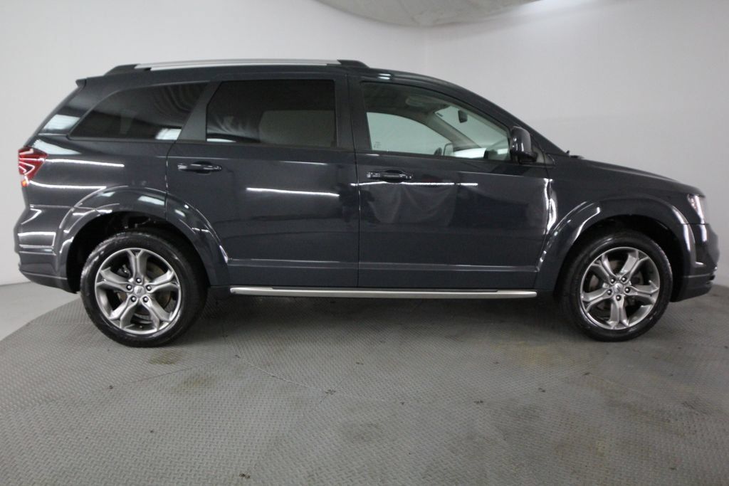 Used 2018 Dodge Journey Crossroad w/ Nav & Sun Group AWD/4WD image 5