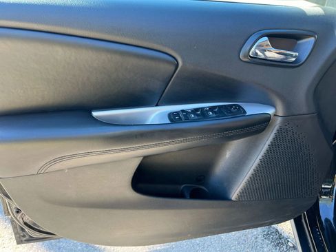 Used 2017 Dodge Journey SE w/ Flexible Seating Group image 21