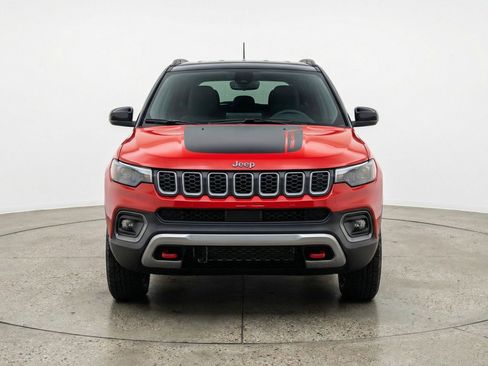 Used 2025 Jeep Compass Trailhawk image 2