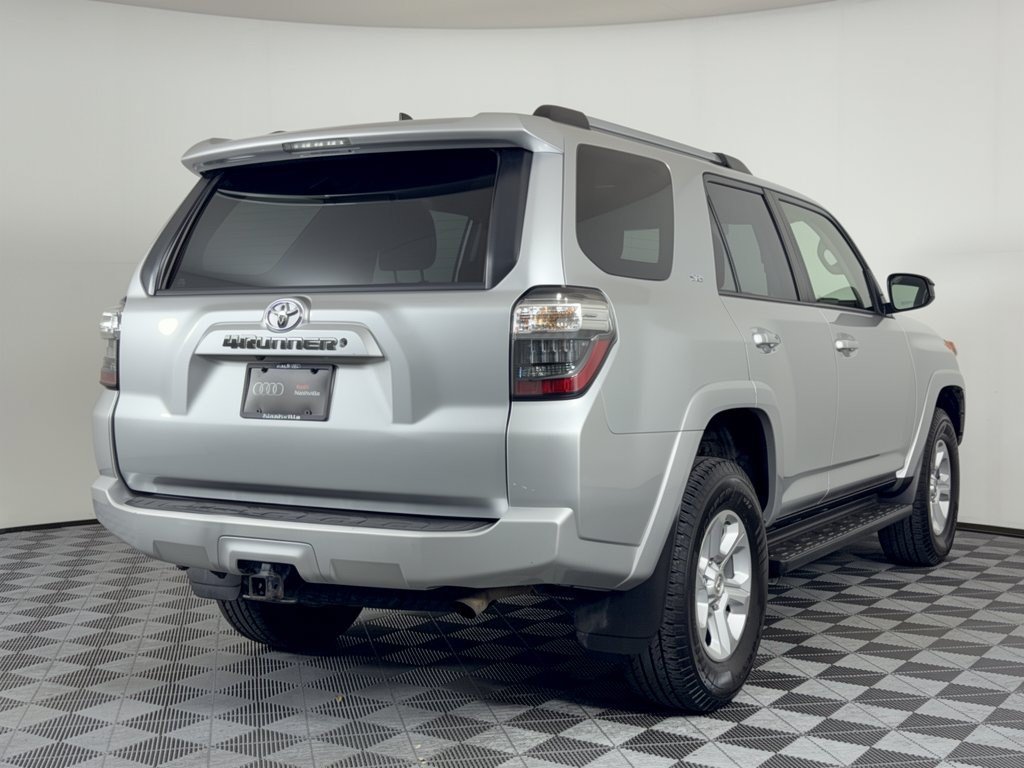 Used 2019 Toyota 4Runner SR5 AWD/4WD image 9
