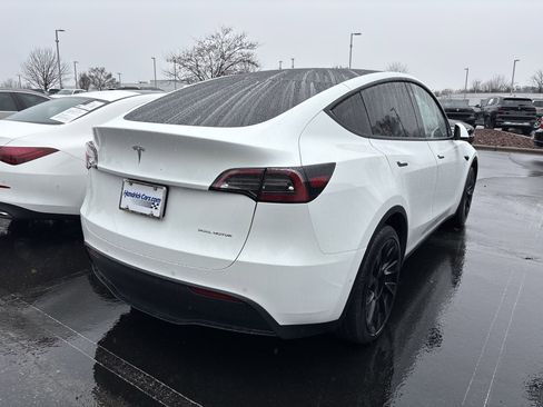Used 2022 Tesla Model Y Long Range image 24