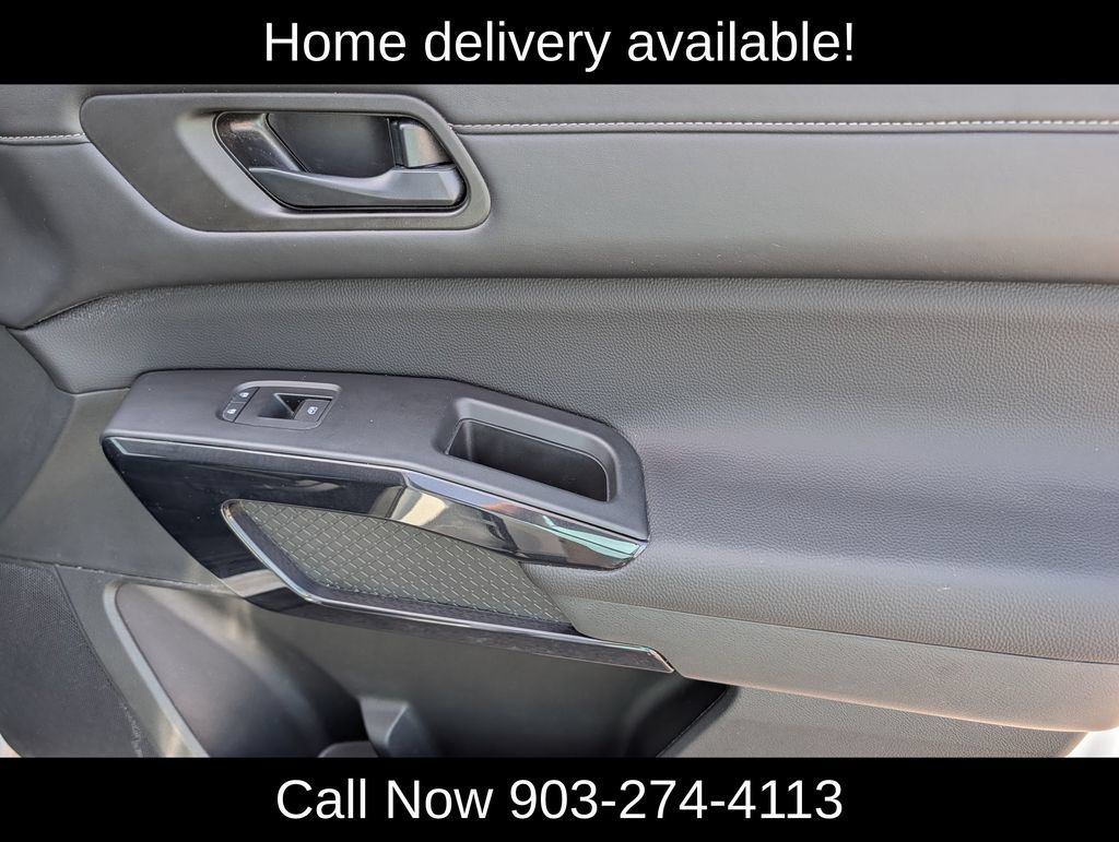 Used 2026 Nissan Pathfinder SV FWD image 37