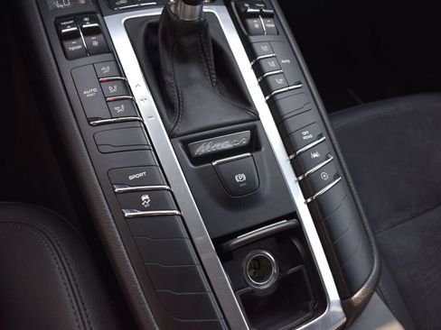 Used 2017 Porsche Macan AWD/4WD image 13